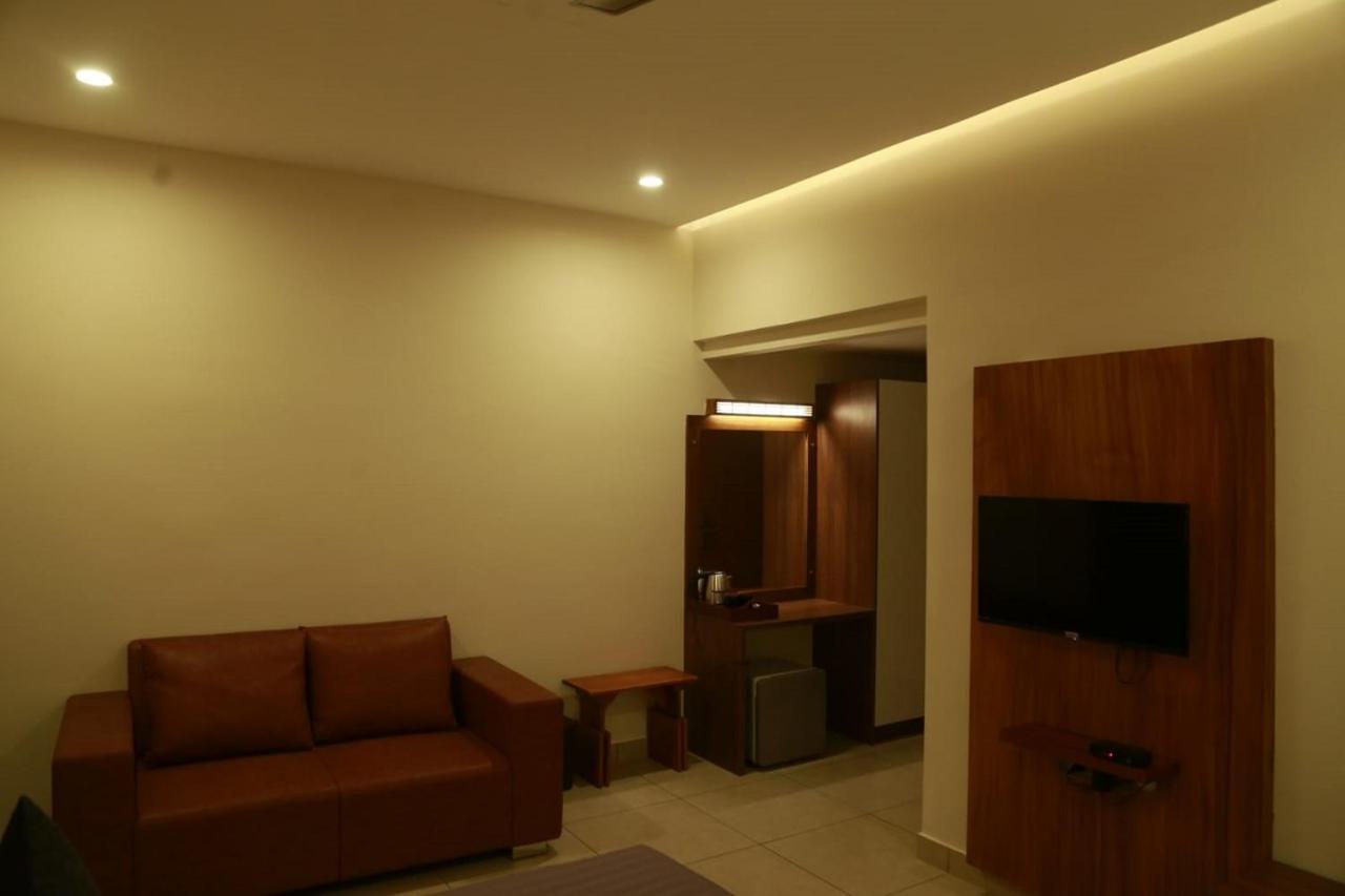 Casa Orchid Hotel Alappuzha Ngoại thất bức ảnh