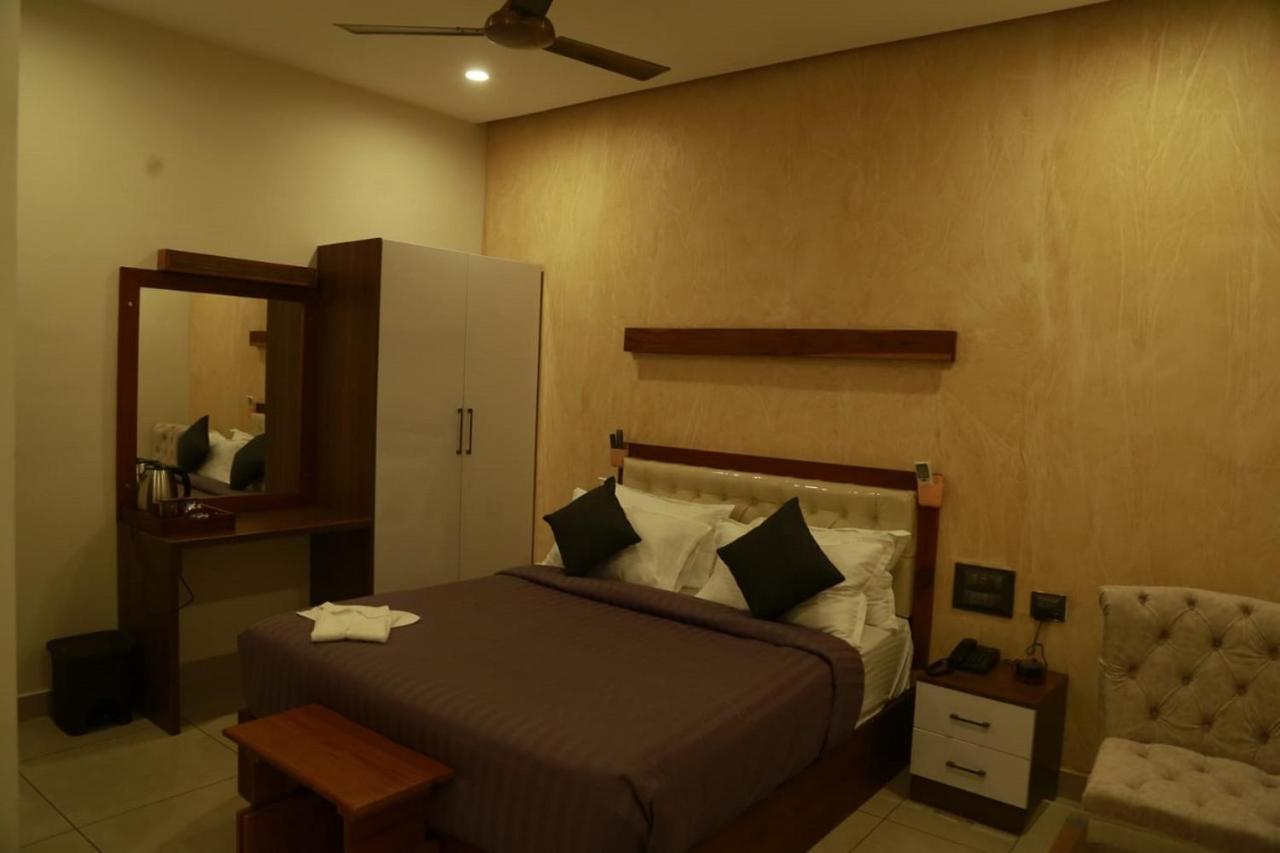 Casa Orchid Hotel Alappuzha Ngoại thất bức ảnh