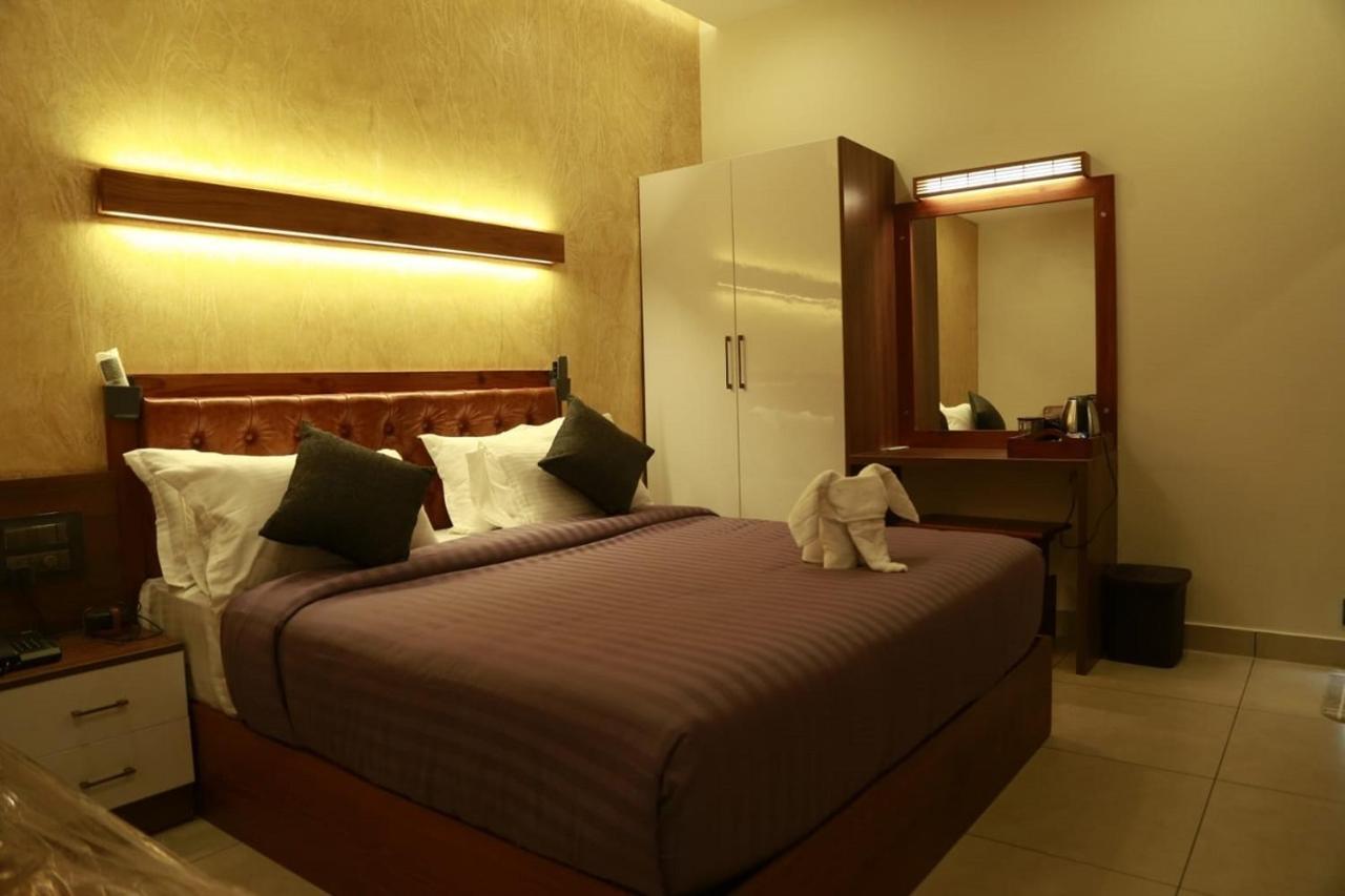 Casa Orchid Hotel Alappuzha Ngoại thất bức ảnh