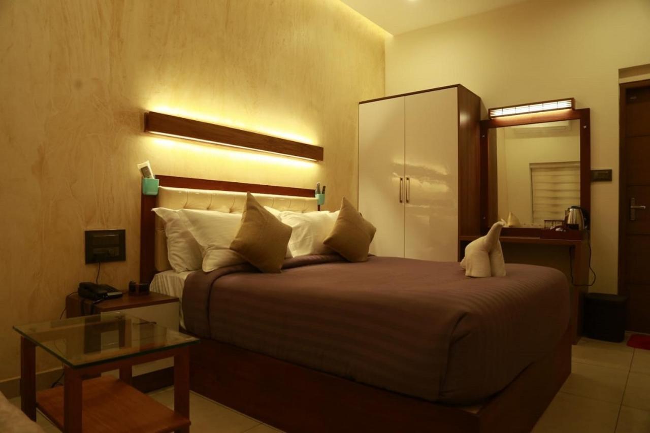 Casa Orchid Hotel Alappuzha Ngoại thất bức ảnh