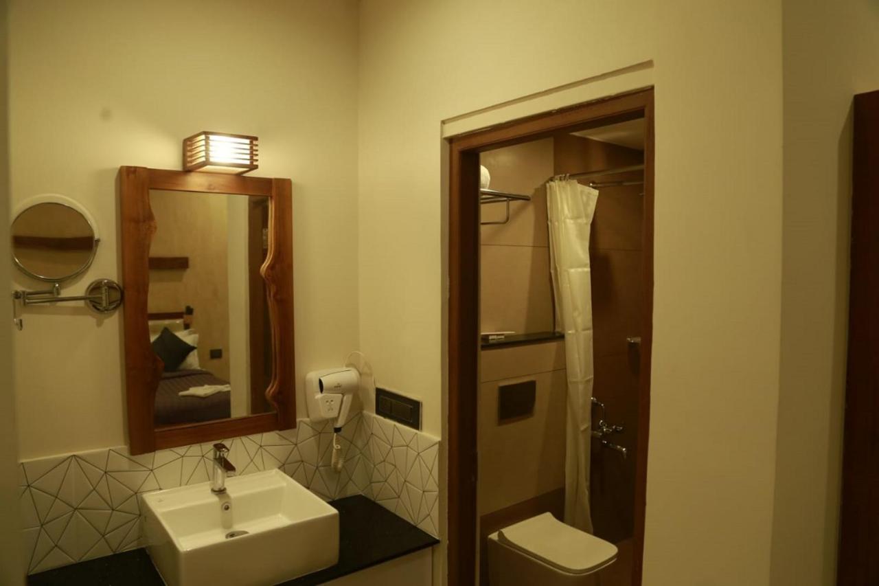 Casa Orchid Hotel Alappuzha Ngoại thất bức ảnh